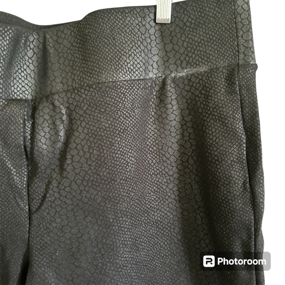 Torrid Snakeskin Pixie Legging 3X EUC - Picture 5 of 7